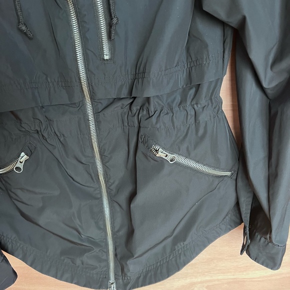 Col;umbia women's softshell jacket size XS nylon outdoors rain wind black hooded - Picture 3 of 6